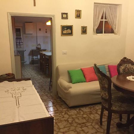 La Casa Di Luigi Apartment Монтеварчи Екстериор снимка