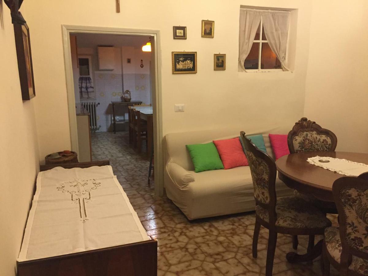 La Casa Di Luigi Apartment Монтеварчи Екстериор снимка