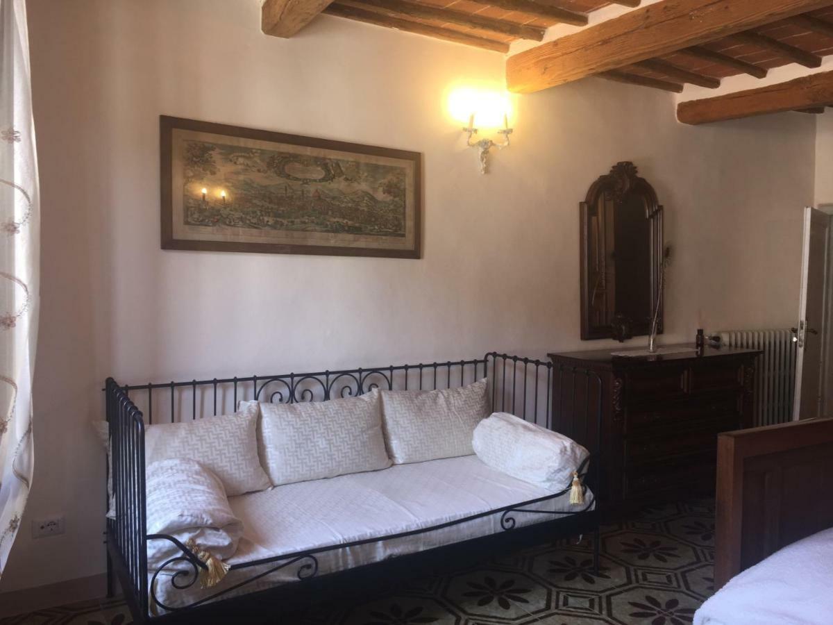 La Casa Di Luigi Apartment Монтеварчи Екстериор снимка